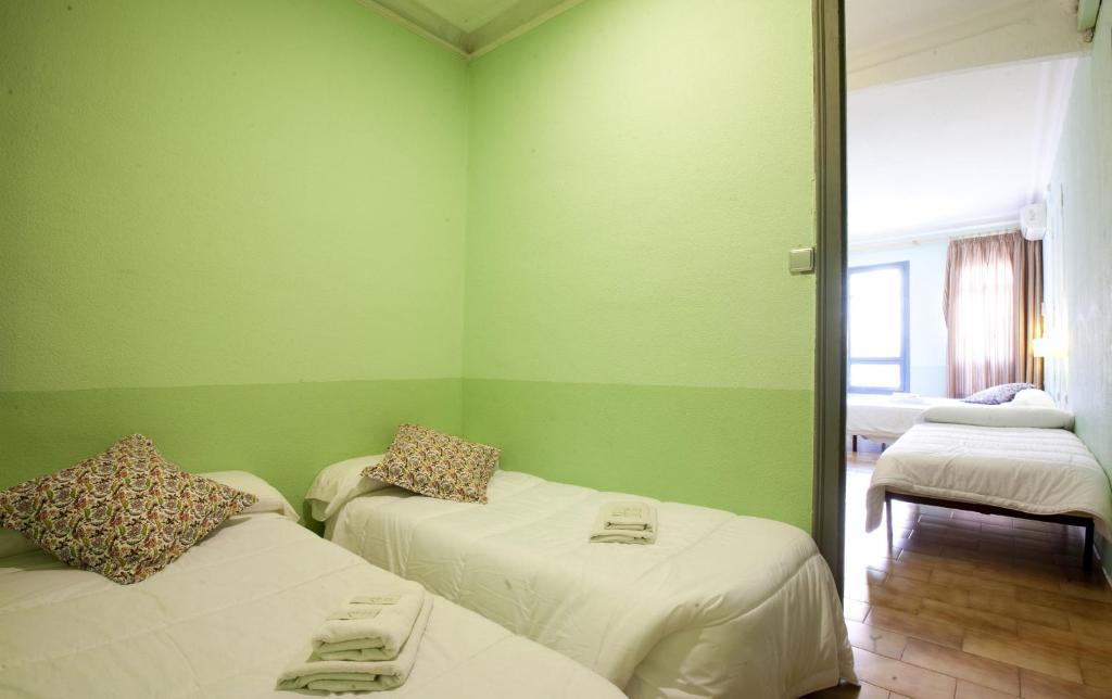 Hostal Agua Alegre Barselona Oda fotoğraf