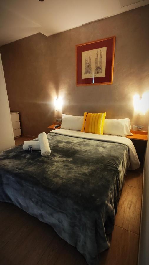 Hostal Agua Alegre Barselona Dış mekan fotoğraf