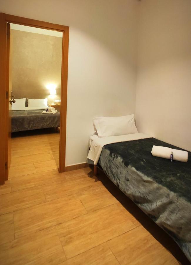 Hostal Agua Alegre Barselona Dış mekan fotoğraf