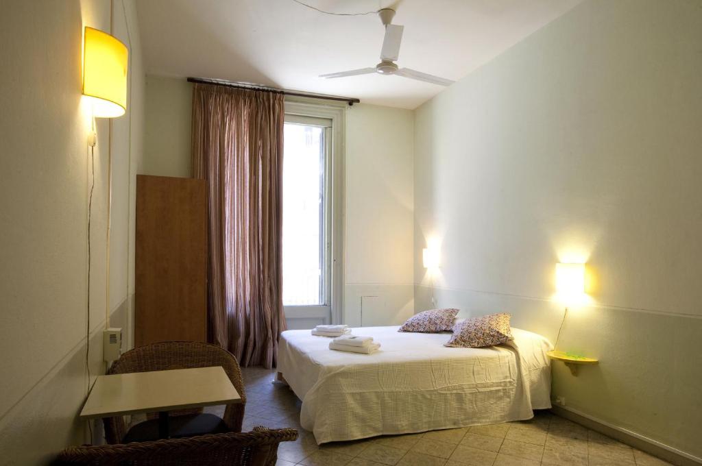 Hostal Agua Alegre Barselona Dış mekan fotoğraf