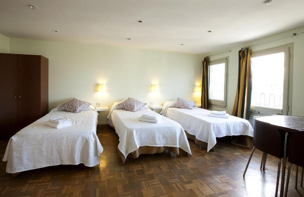 Hostal Agua Alegre Barselona Oda fotoğraf